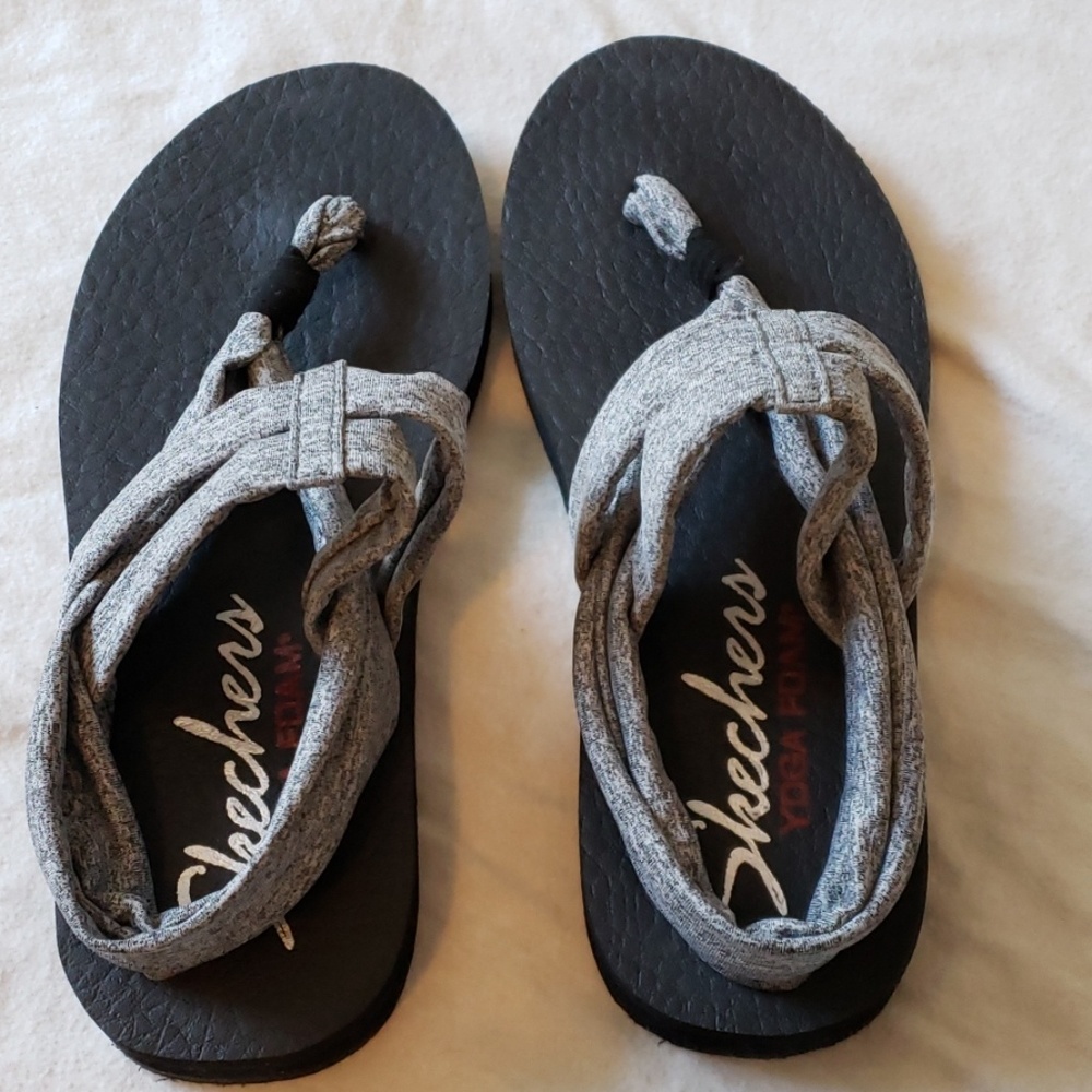 Like New! Size 7 Skechers Yoga Sandals